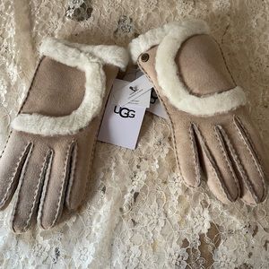 NWT UGG gloves